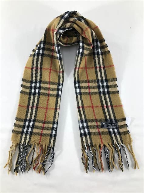 riconoscere sciarpa burberry falsa|burberry scarf counterfeit.